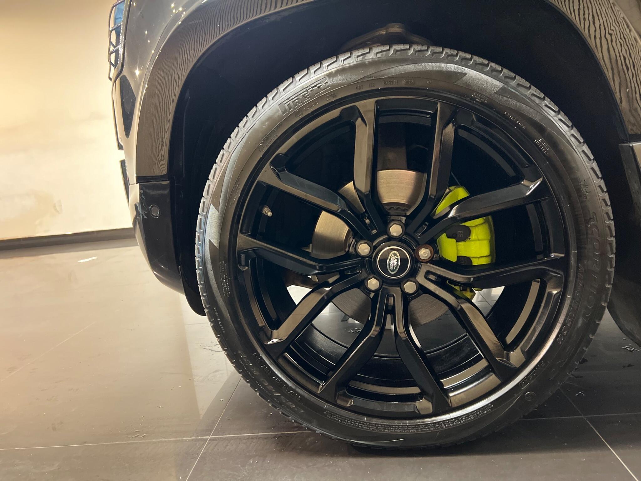 Land Rover Defender 110